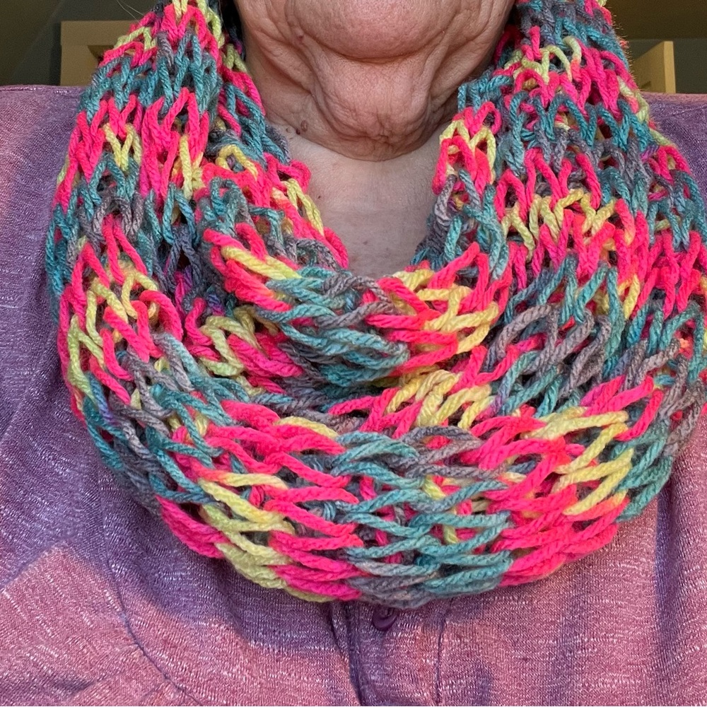 Woman/Girls Handmade combo Ear warmer and Dropped Stitch Infinity Scarf NEW - Picture 2 of 9